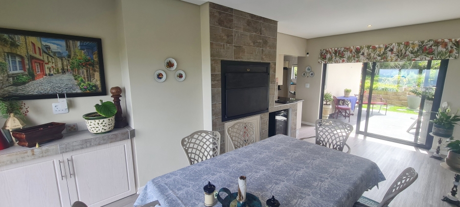 3 Bedroom Property for Sale in Village On Sea Western Cape